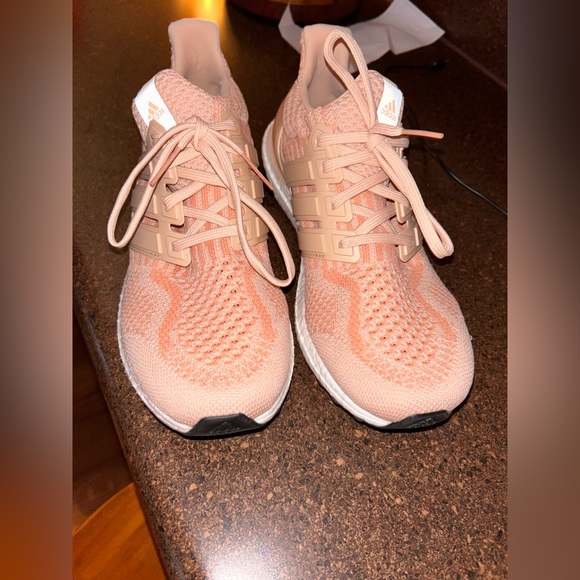 Adidas Ultraboost 4.0 - Picture 2 of 5